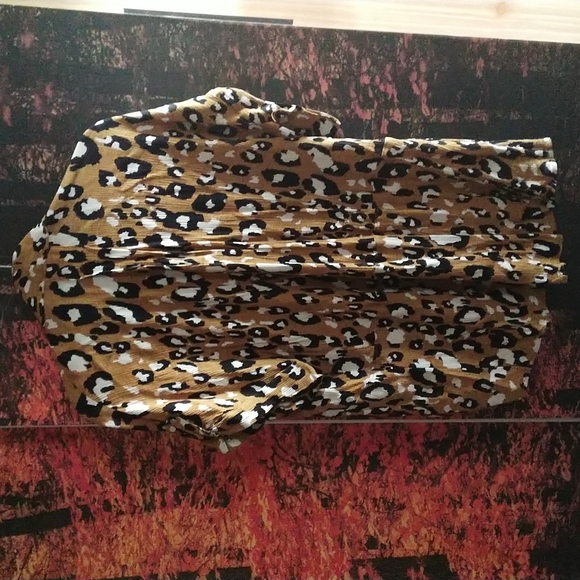 Jones New York leopard shirt. - Picture 6 of 6